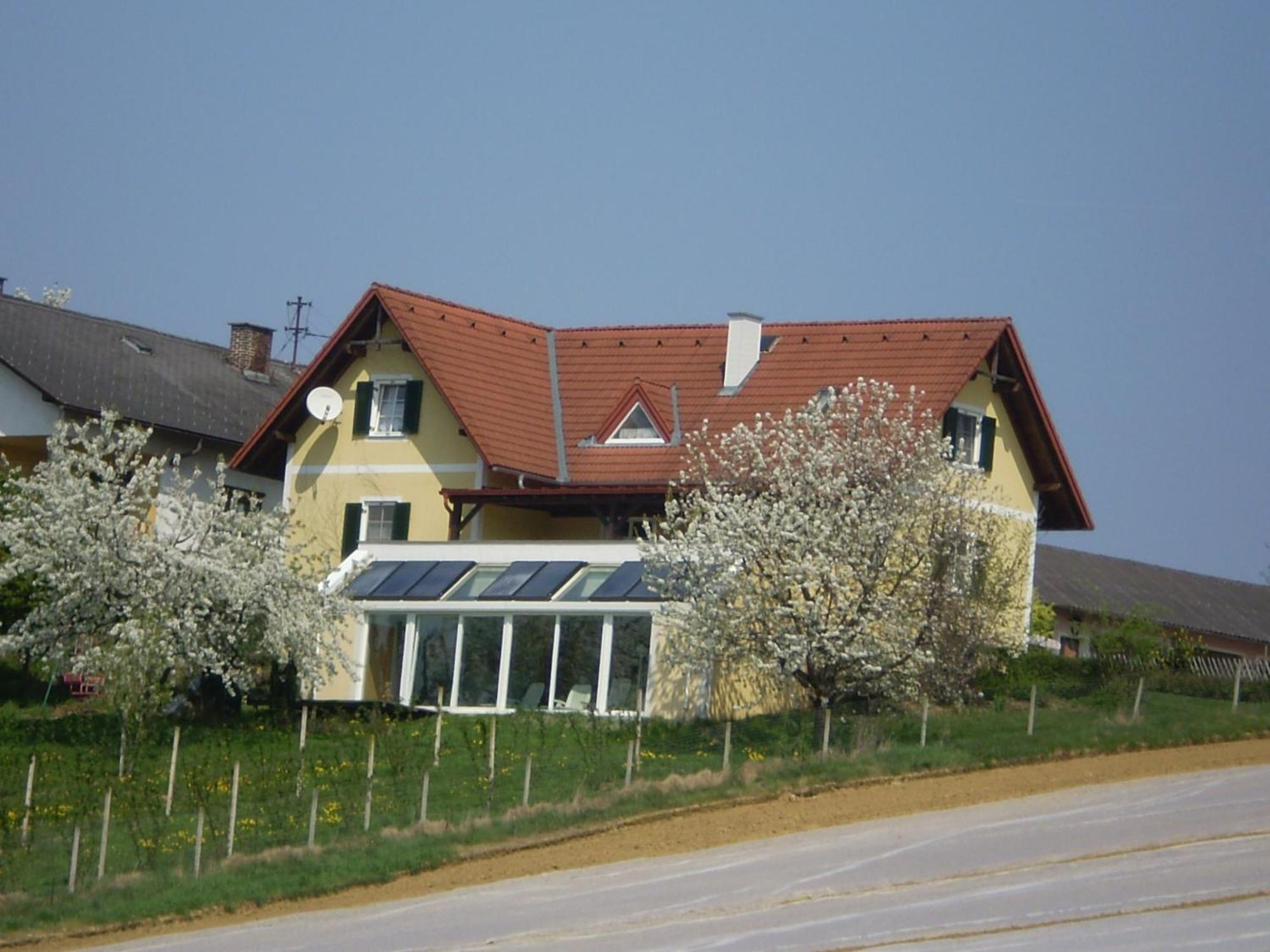 Gaestehaus Haagen Bad Waltersdorf Exterior foto